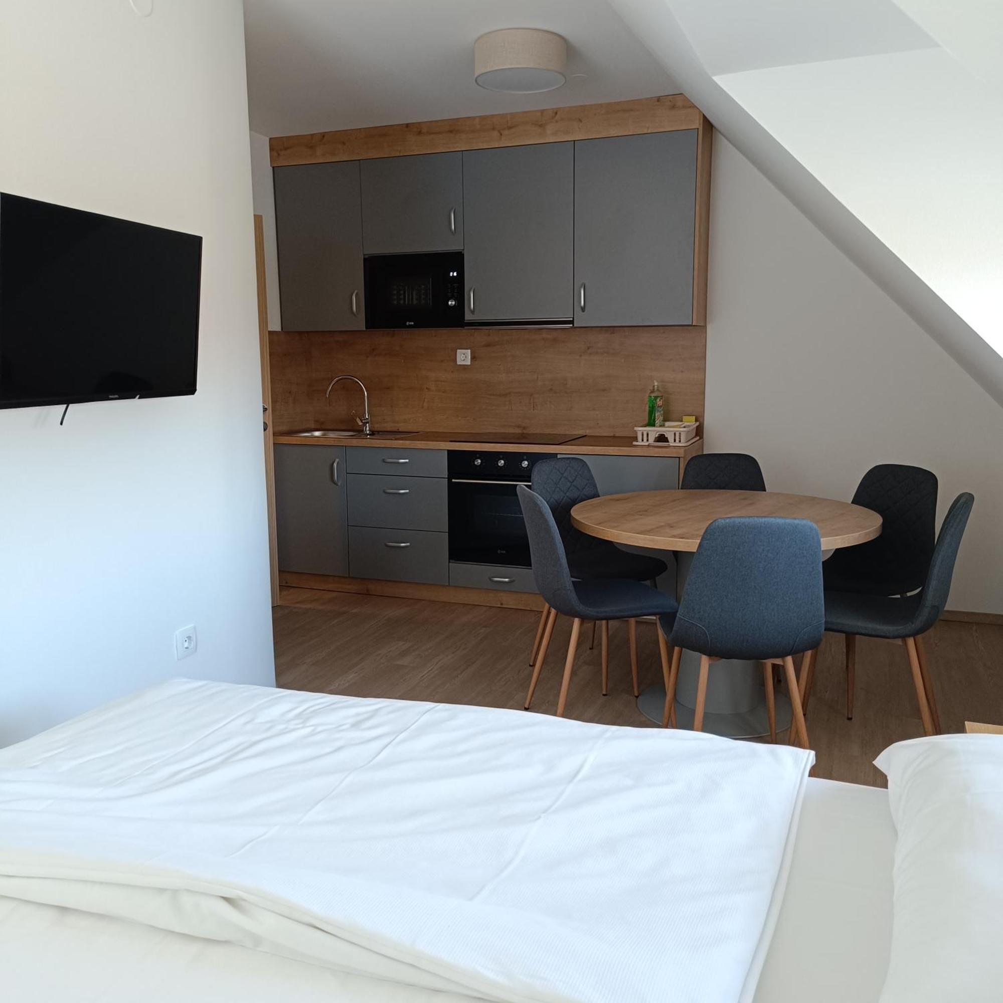 Guesthouse Haler Podcetrtek Bagian luar foto